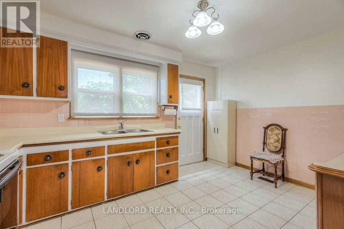 85 Greenlaw Avenue, Toronto, ON, M6H 3V8 - 7