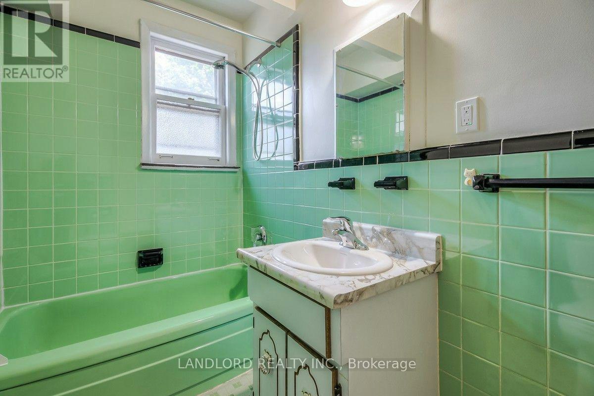 85 Greenlaw Avenue, Toronto, ON, M6H 3V8 - 17