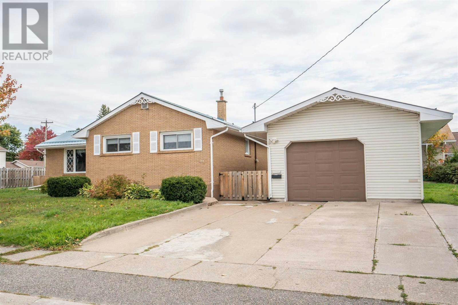 34 Routledge Avenue, Sault Ste. Marie, ON, P6B 2X7