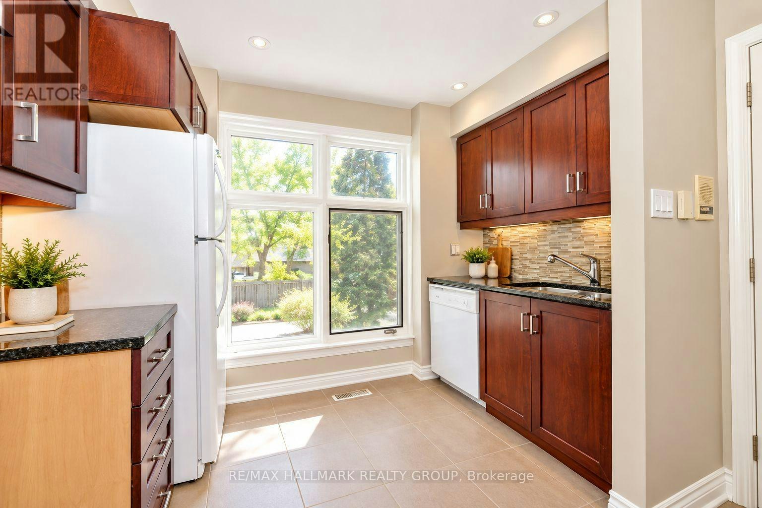 144 Springhurst Avenue, Ottawa, ON, K1S 0E5 - 10