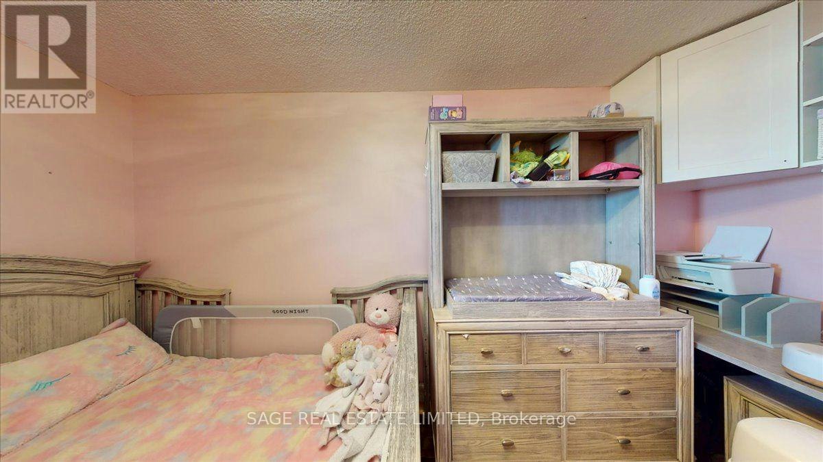 40 Panorama Court, Toronto, ON, M9V 4M1 - 25