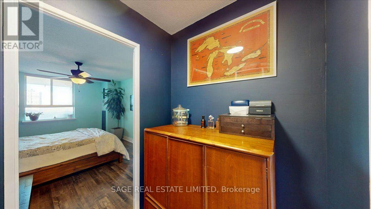 40 Panorama Court, Toronto, ON, M9V 4M1 - 23