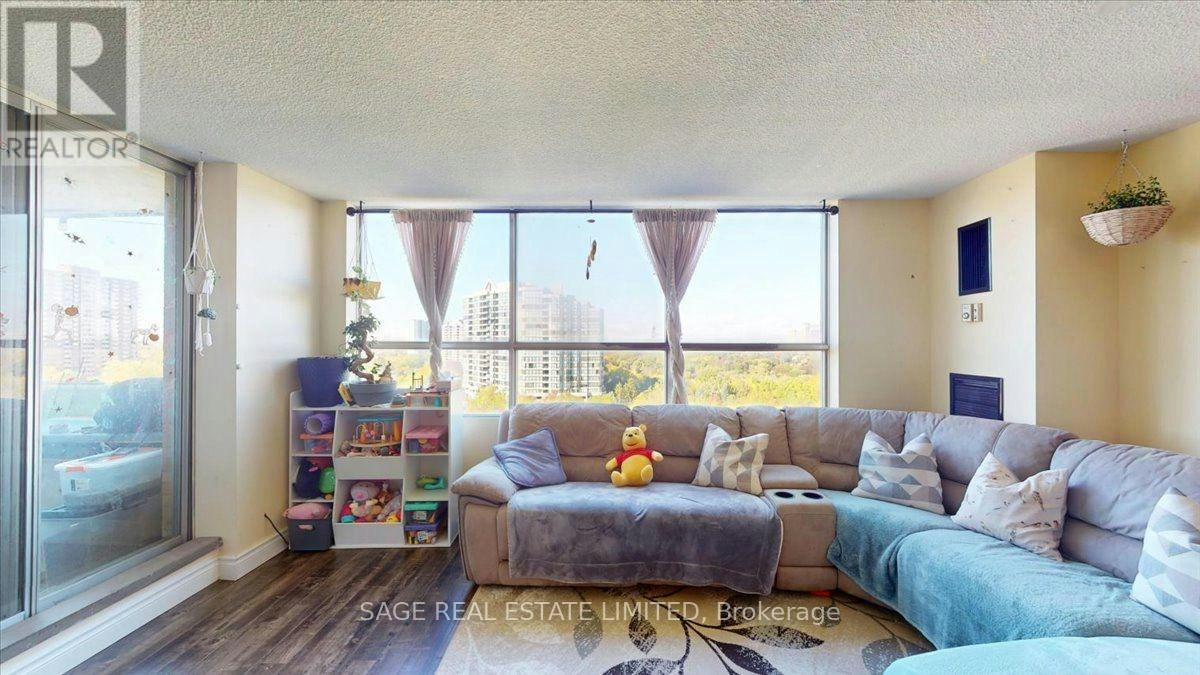 40 Panorama Court, Toronto, ON, M9V 4M1 - 5