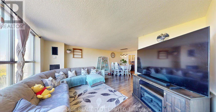40 Panorama Court, Toronto, ON, M9V 4M1 - 4