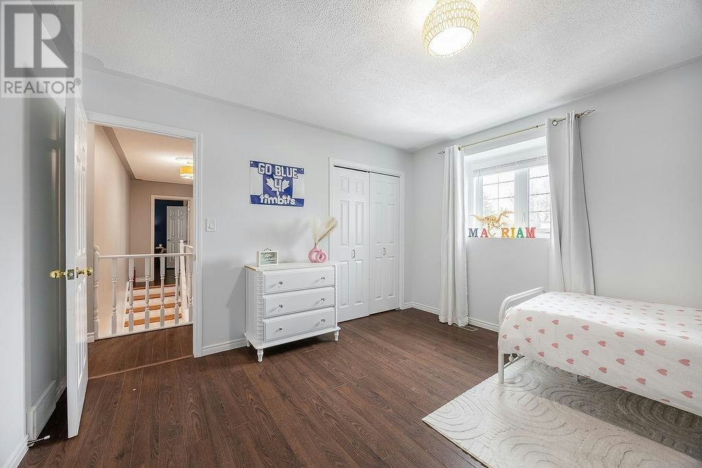 27 Plummer Court, Sault Ste. Marie, ON, P6B 6E4 - 28