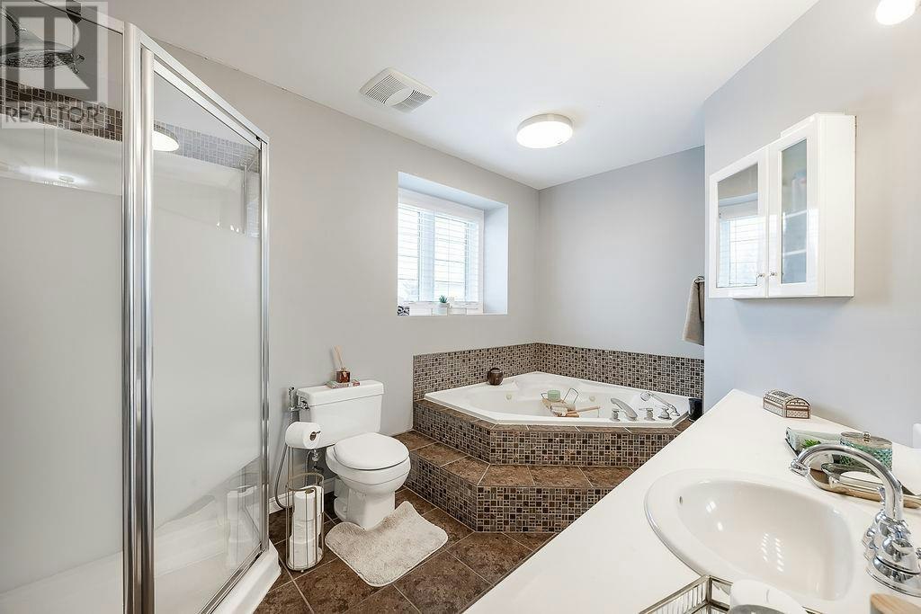 27 Plummer Court, Sault Ste. Marie, ON, P6B 6E4 - 22