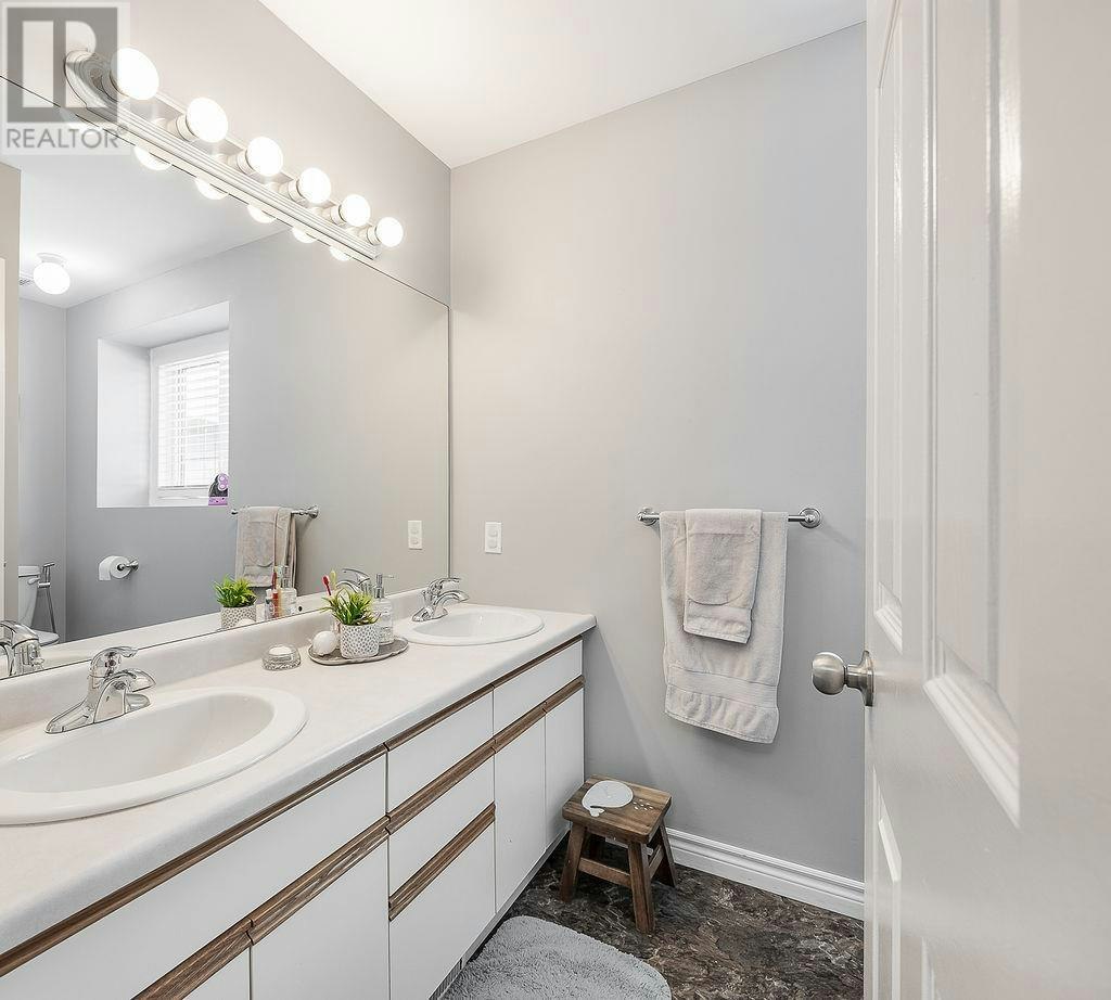 27 Plummer Court, Sault Ste. Marie, ON, P6B 6E4 - 29