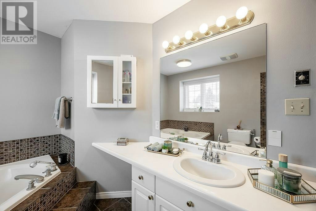 27 Plummer Court, Sault Ste. Marie, ON, P6B 6E4 - 23