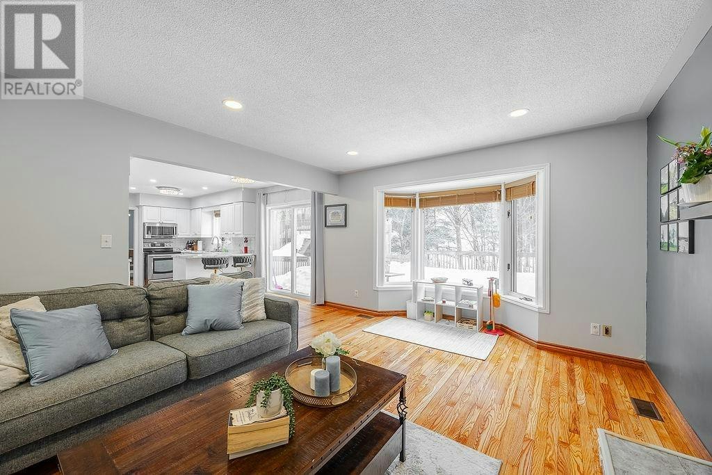 27 Plummer Court, Sault Ste. Marie, ON, P6B 6E4 - 16
