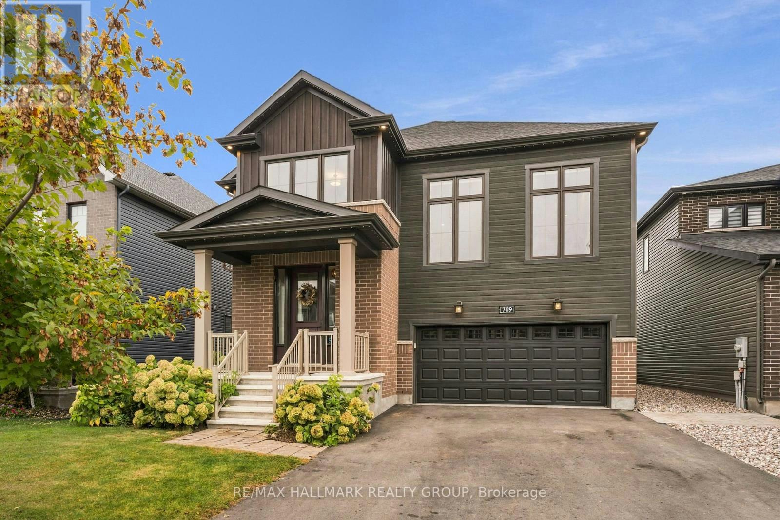 709 Coast Circle, Manotick, ON, K4M 0N2