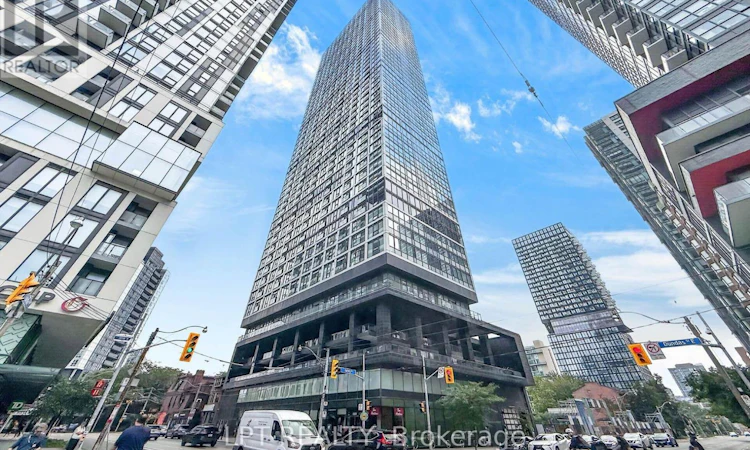 807-181 Dundas Street E
