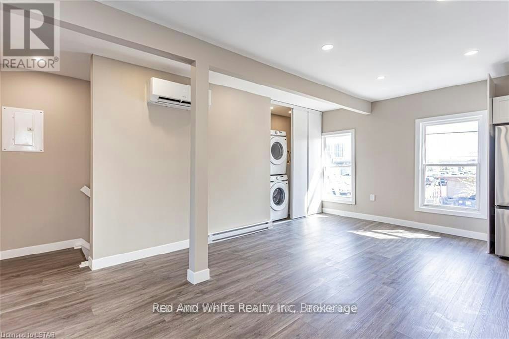 2 UPPER-279 William Street, London, ON, N6B 3C2 5