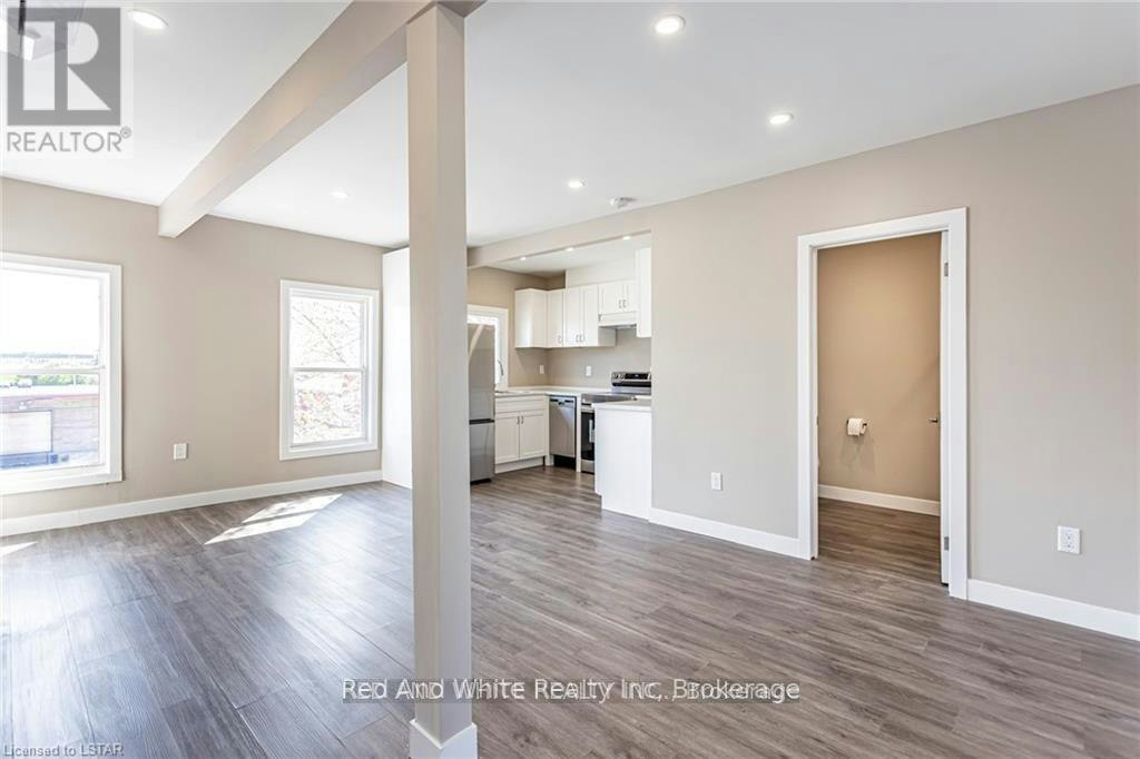 2 UPPER-279 William Street, London, ON, N6B 3C2 4