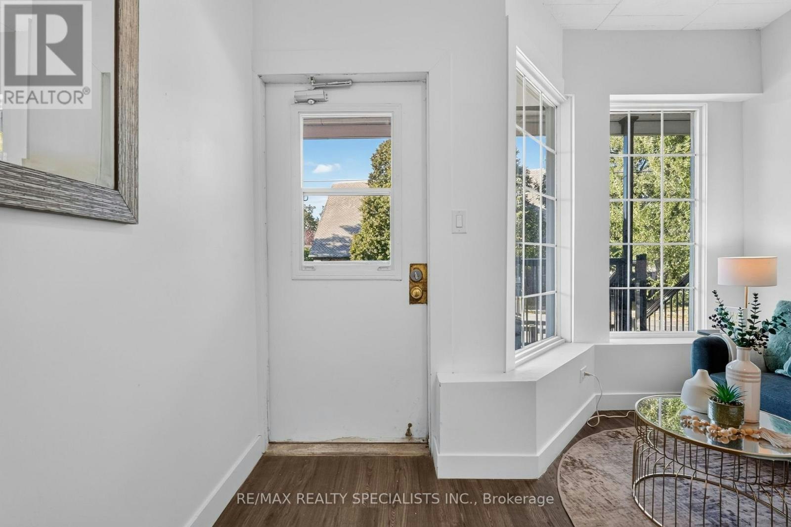 11-44 Queenston Street, St. Catharines, ON, L2R 2Y9 - 2