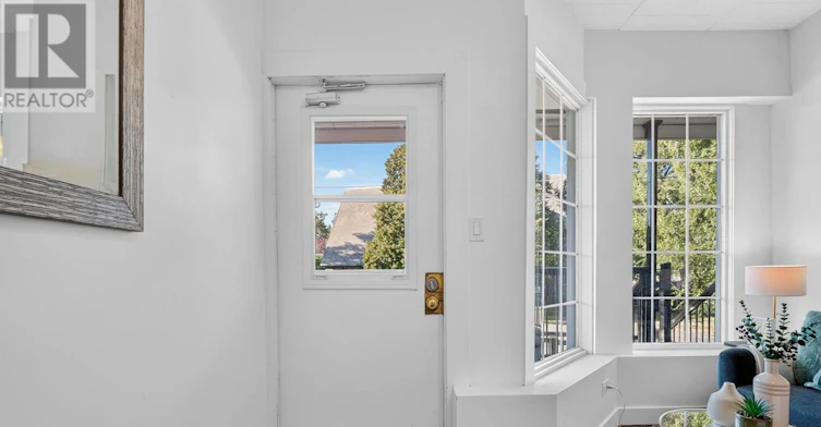 11-44 Queenston Street, St. Catharines, ON, L2R 2Y9 - 2
