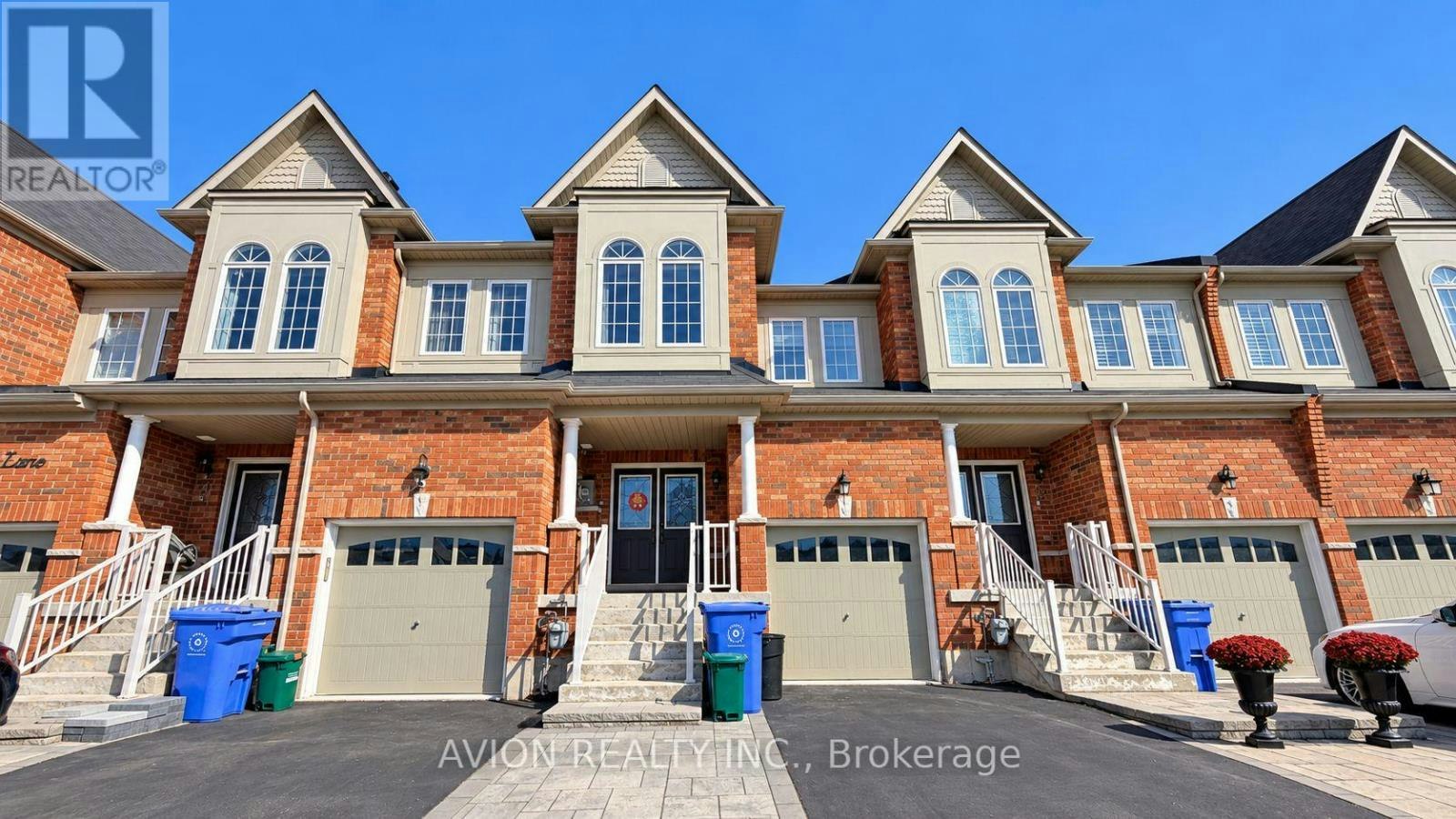 23 Clarinet Lane, Whitchurch-Stouffville, ON, L4A 4N1 - 2