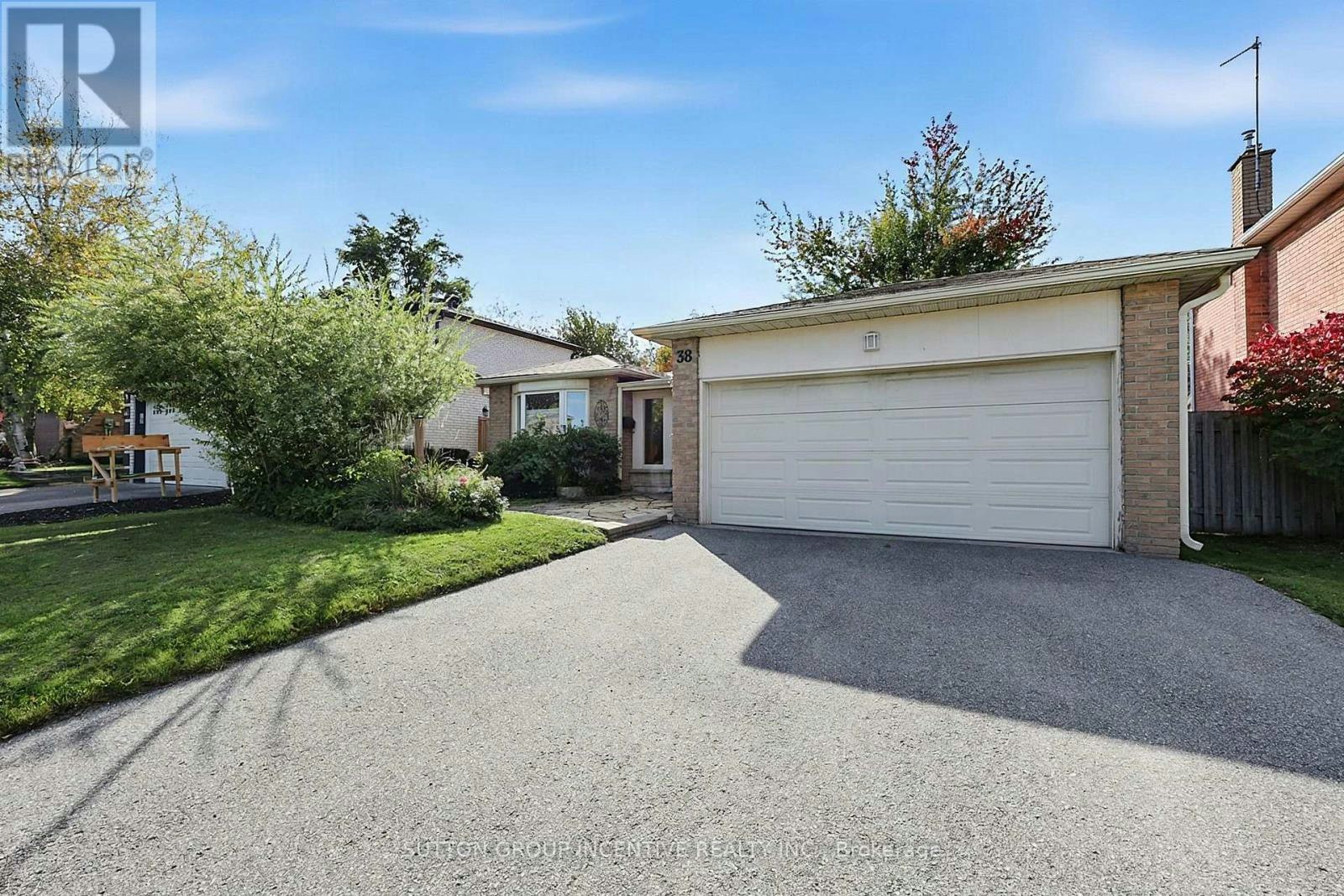 38 Trillium Crescent, Barrie, ON, L4N 5K3
