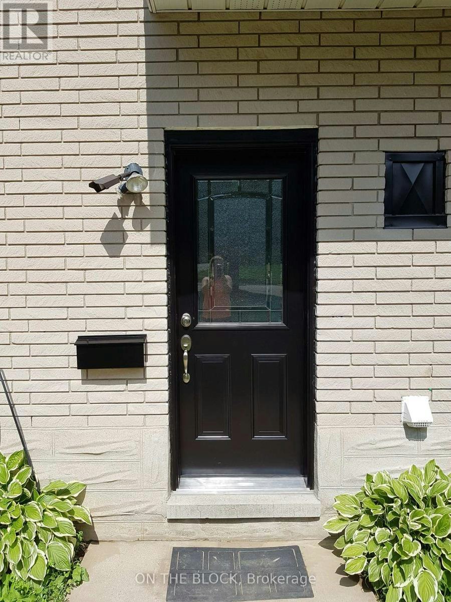 155 Ruskview Road, Kitchener, ON, N2M 4S1 - 2