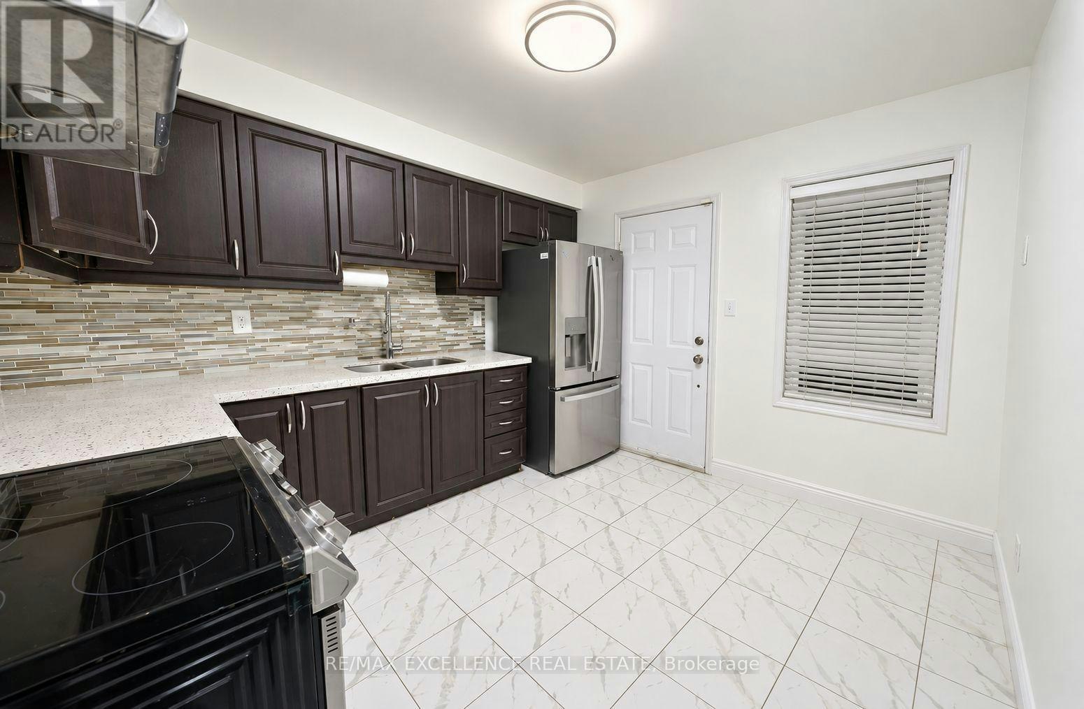 2371 Clearside Court, Pickering, ON, L1X 2T9 - 4