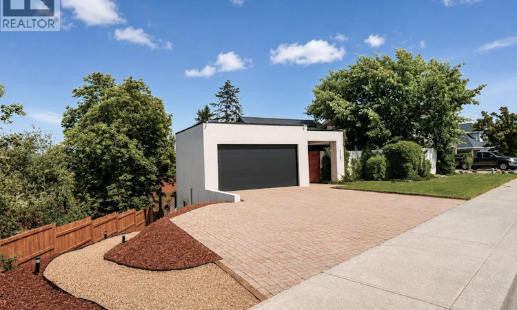 1922 Glen Gary Drive