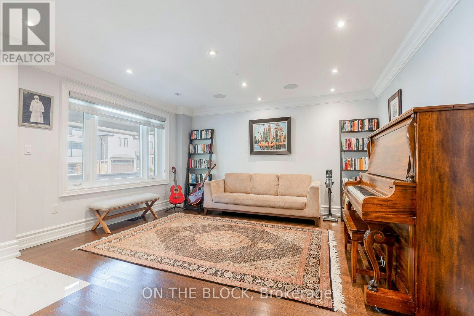 21 Craigmore Crescent, Toronto, ON, M2N 2Y2 - 3