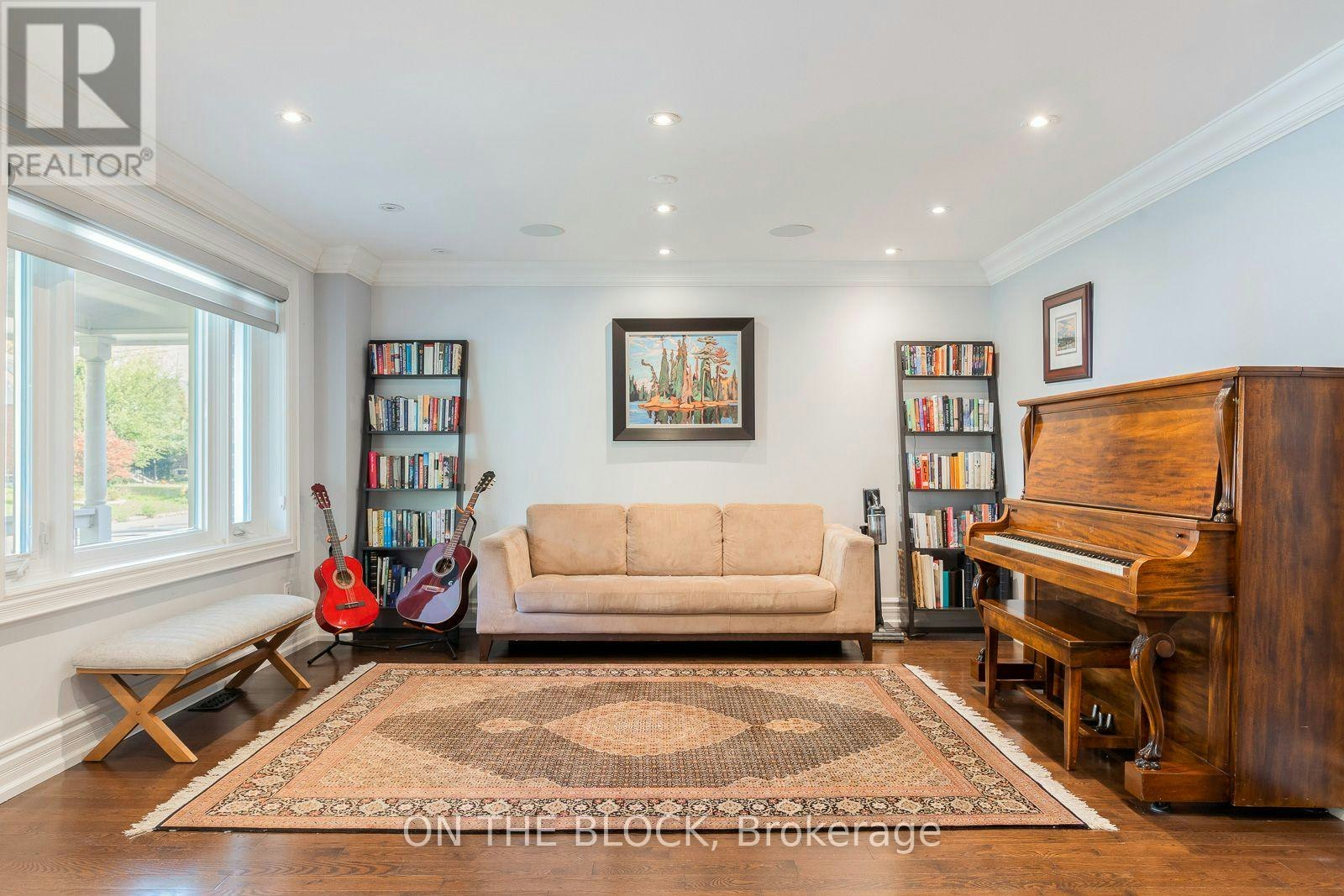 21 Craigmore Crescent, Toronto, ON, M2N 2Y2 - 4