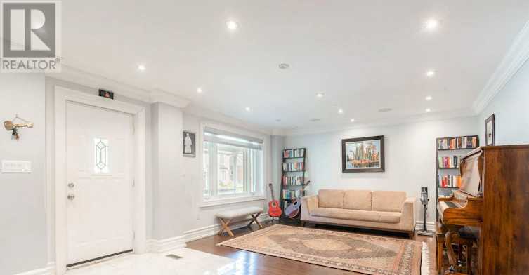 21 Craigmore Crescent, Toronto, ON, M2N 2Y2 - 2