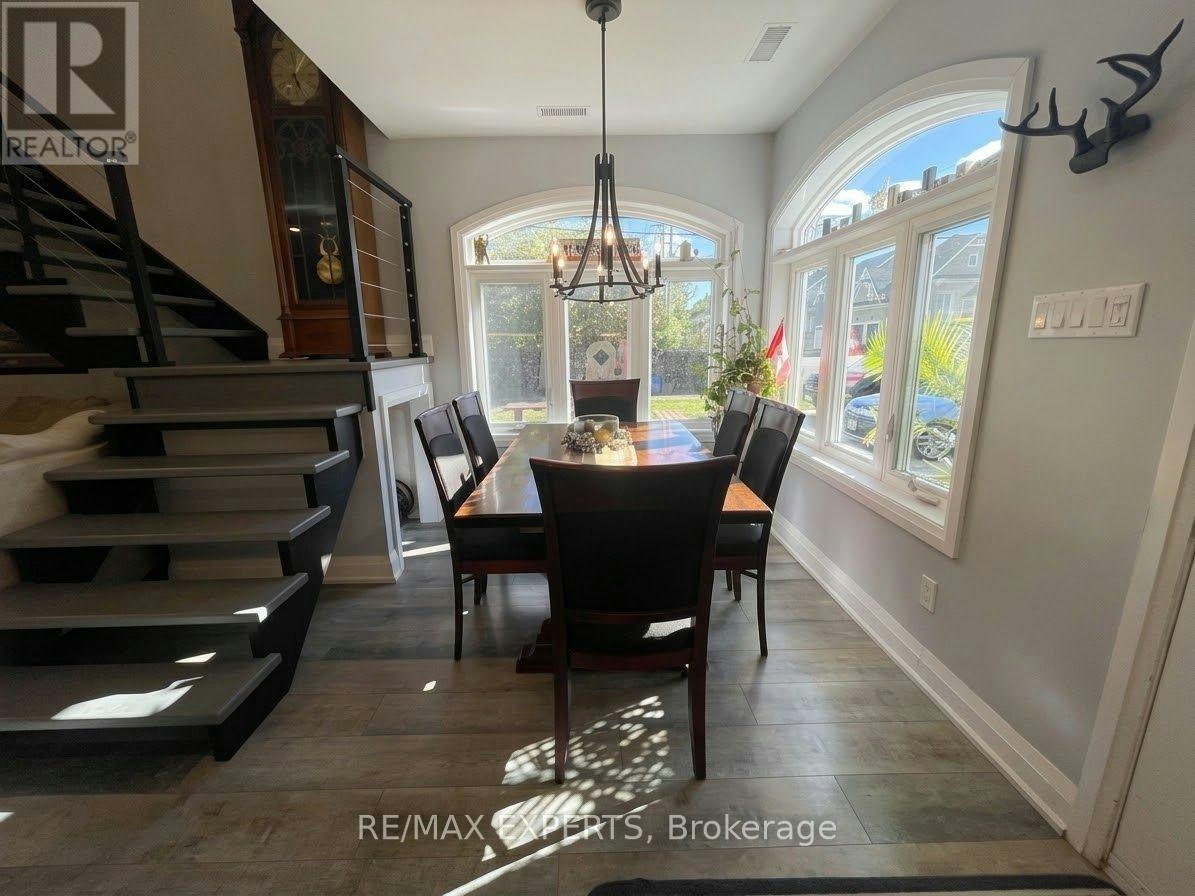 37 62nd Street N, Wasaga Beach, ON, L9Z 1V5 - 2