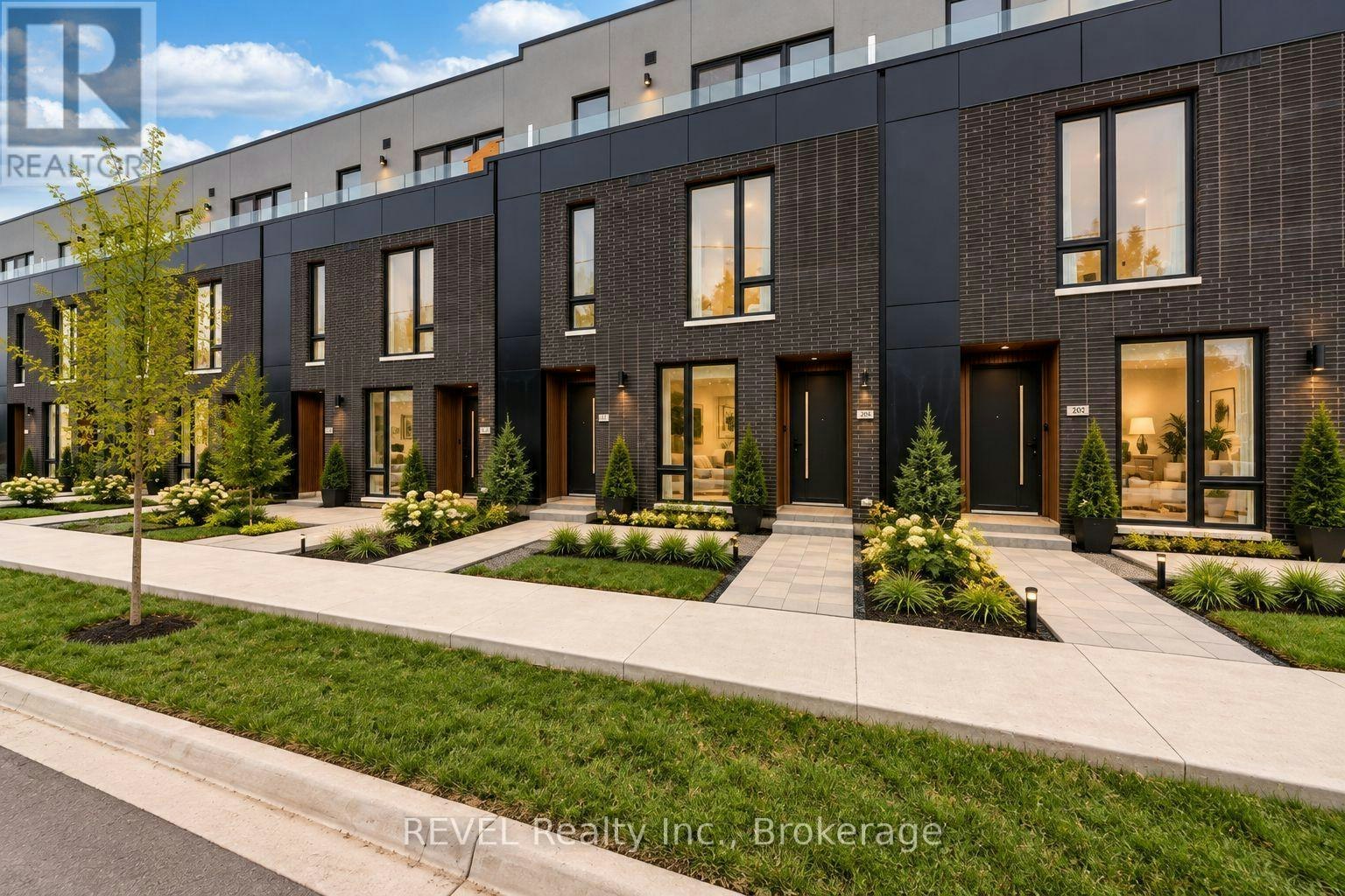 206 Ellis Street, St. Catharines, ON, L2P 2G3 2
