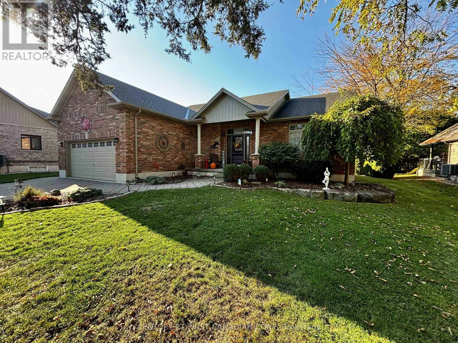 10159 Meadowlily Crescent, Lambton Shores, ON, N0M 1T0