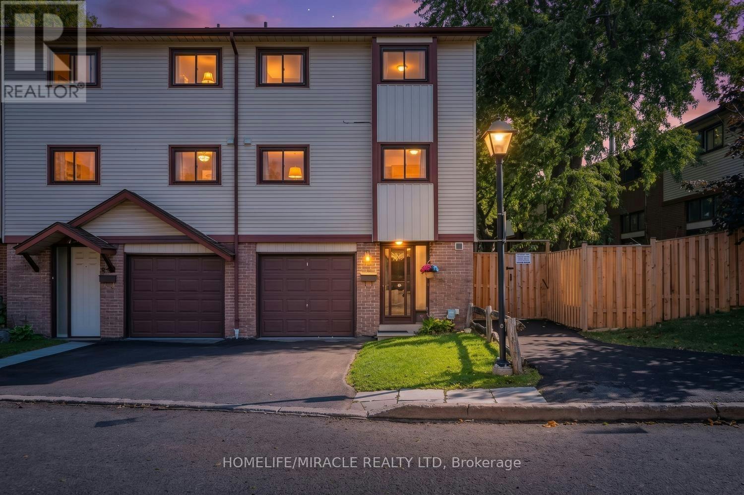 63-63 Mccallum Court, Brampton, ON, L6W 3M4