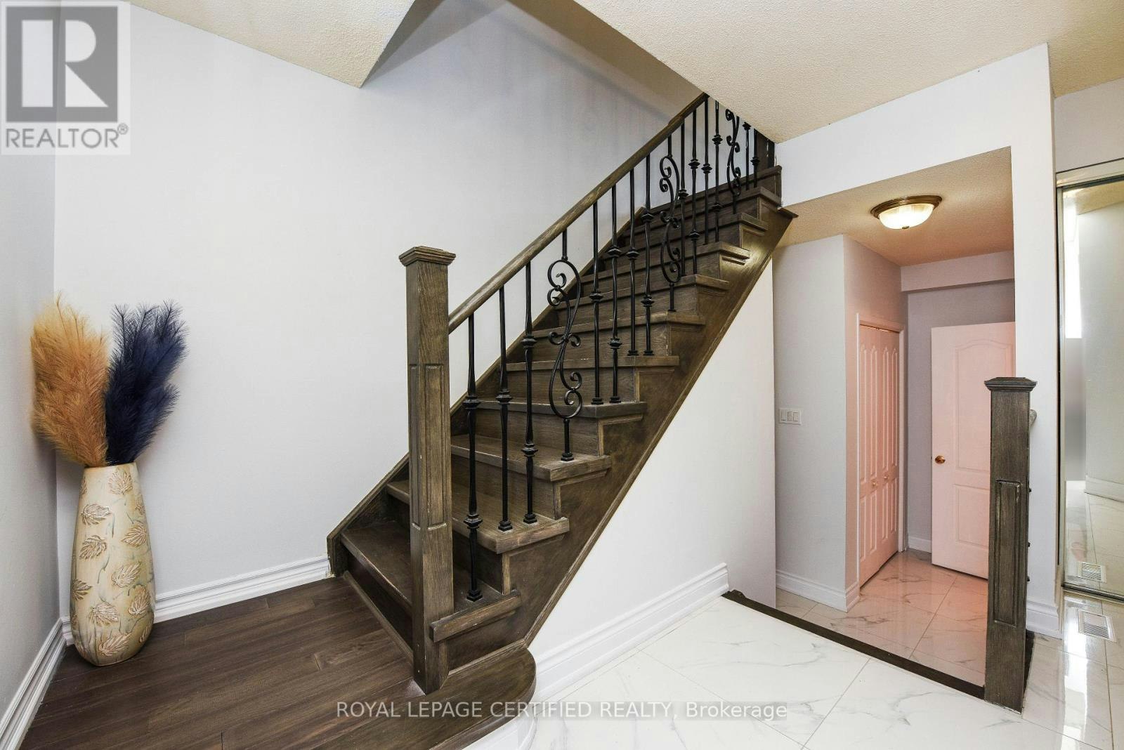 6037 Clover Ridge Crescent, Mississauga, ON, L5N 7B4 - 2