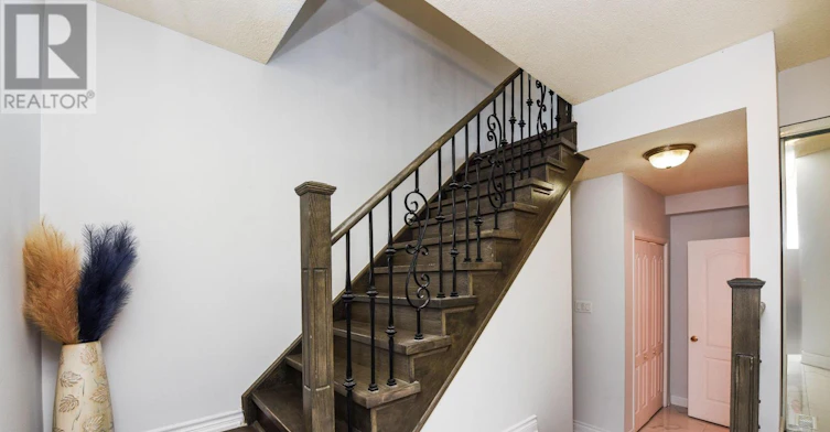 6037 Clover Ridge Crescent, Mississauga, ON, L5N 7B4 - 2