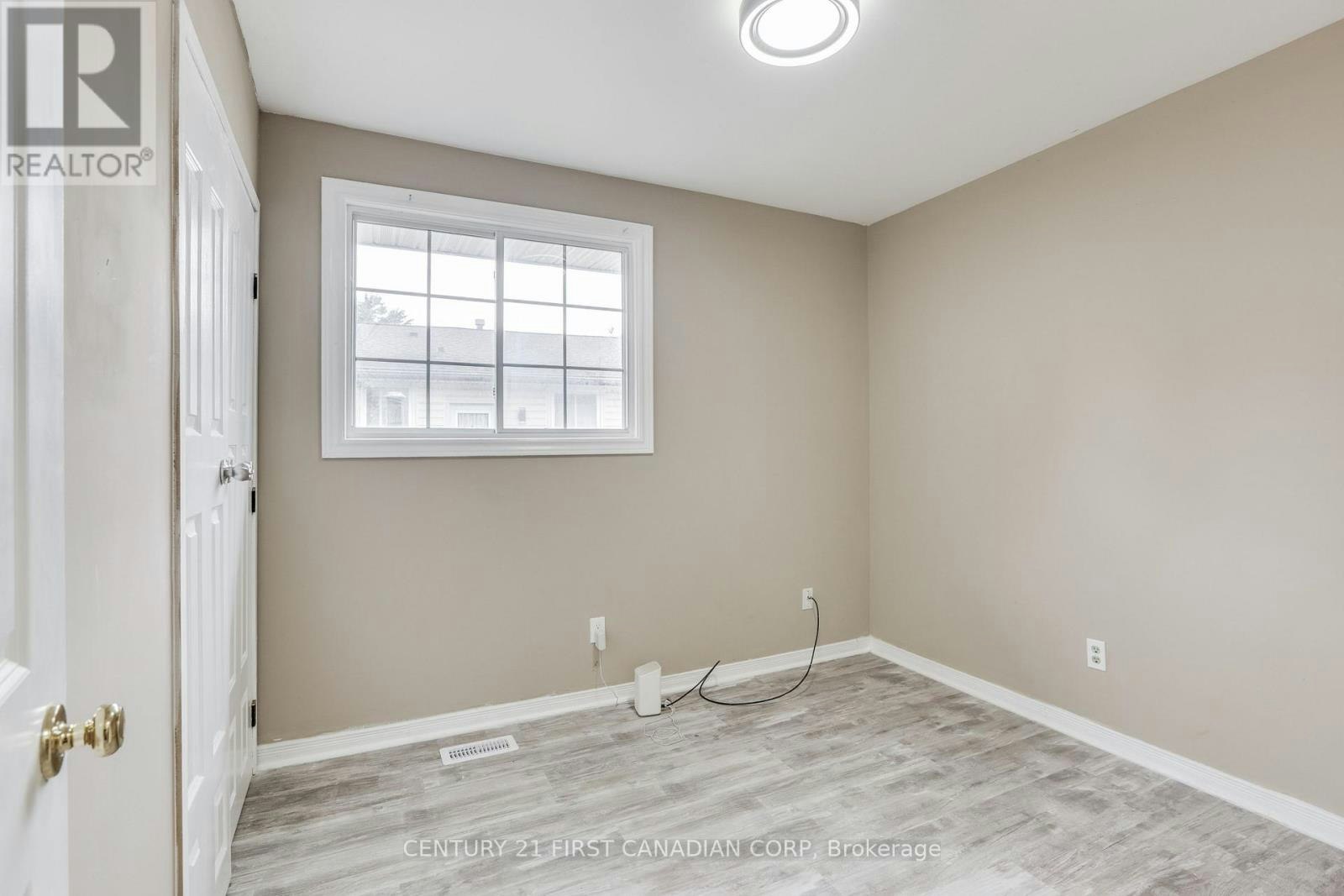 MAIN-63 Renny Crescent, London, ON, N6E 2C4 - 16