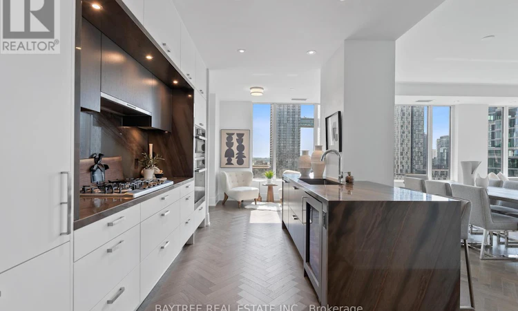 1108-455 Wellington Street W