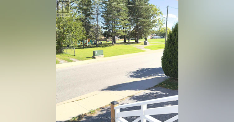 4825 Crysler Avenue, Niagara Falls, ON, L2E 3W3 - 3