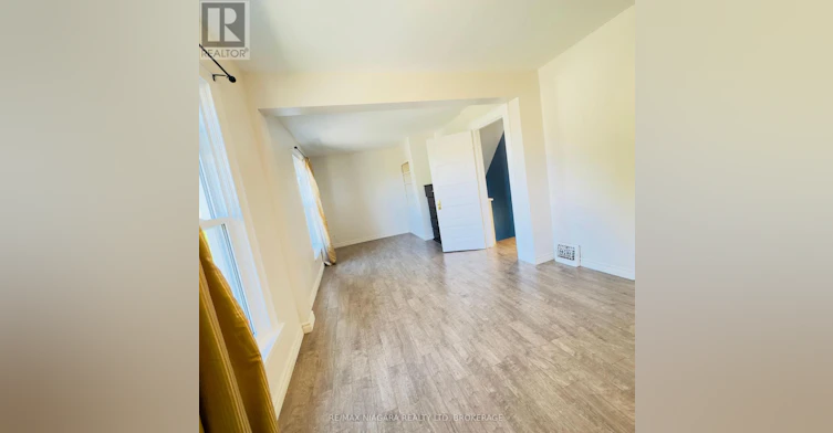 4825 Crysler Avenue, Niagara Falls, ON, L2E 3W3 - 8