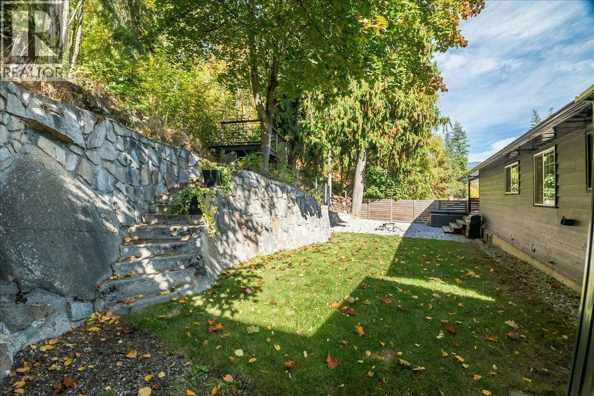1765 Ridgewood Road, Nelson, BC, V1L 6J9 - 11