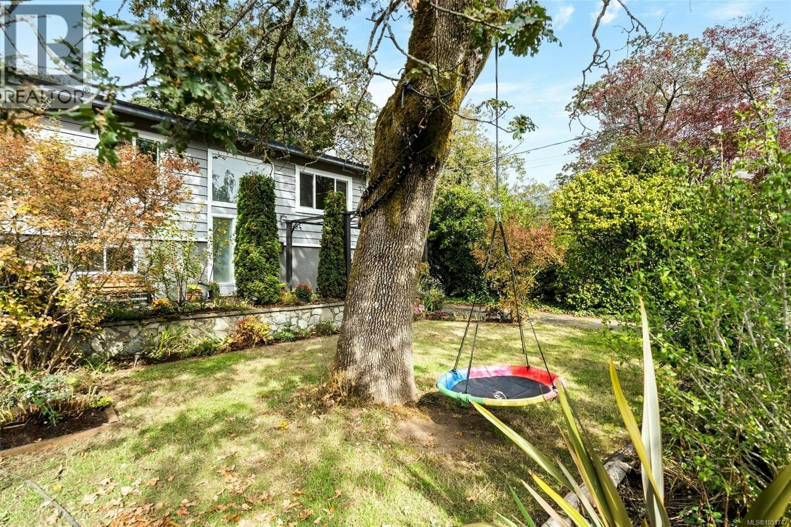 994 Ridgeway Street, Saanich, BC, V8X 3C4