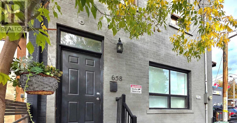 2B-658 Dundas Street W, Toronto, ON, M5T 1H9