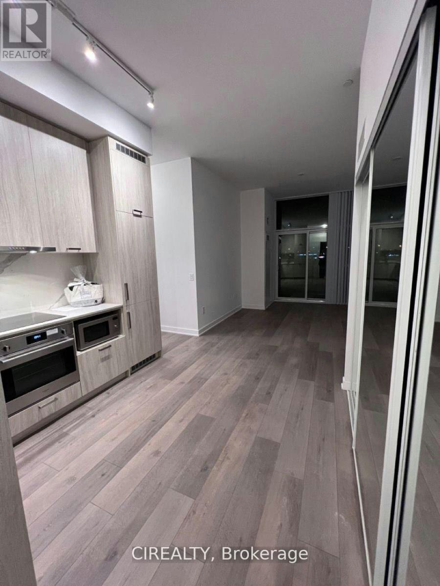 210-38 Honeycrisp Crescent, Vaughan, ON, L4K 0M8 3