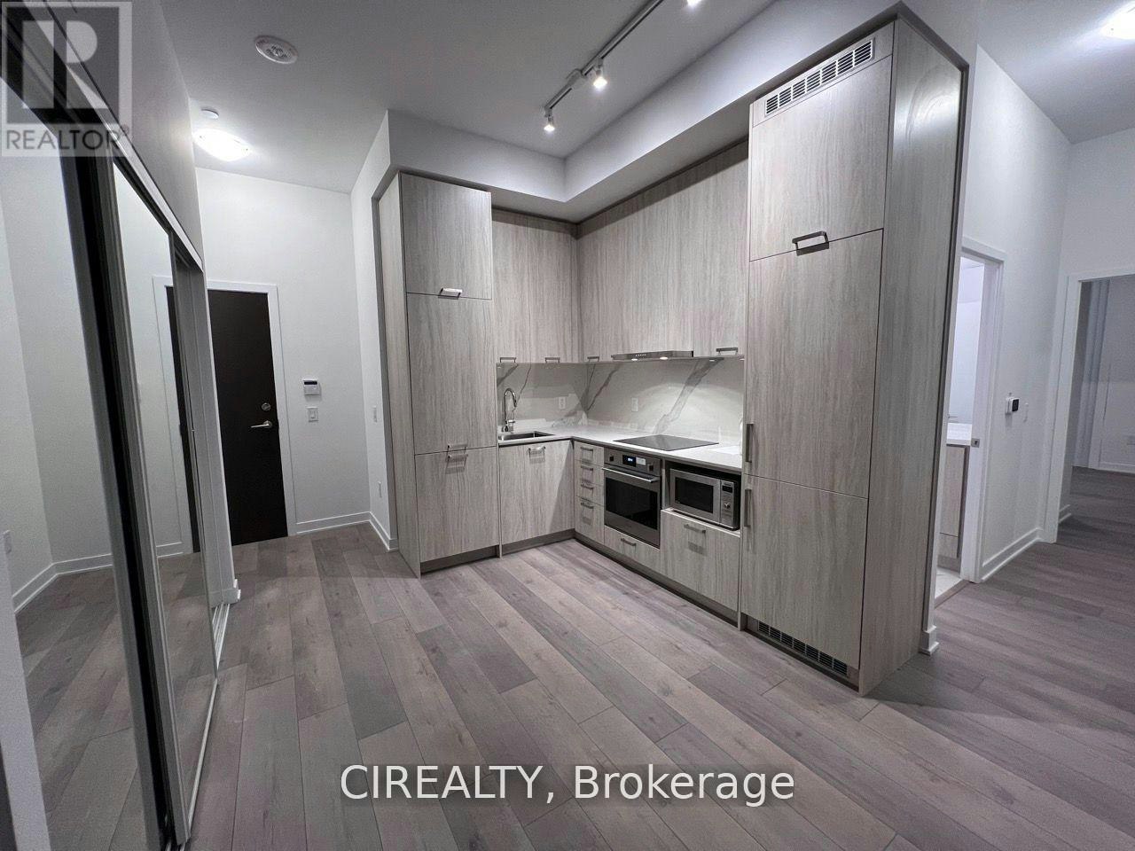 210-38 Honeycrisp Crescent, Vaughan, ON, L4K 0M8 2