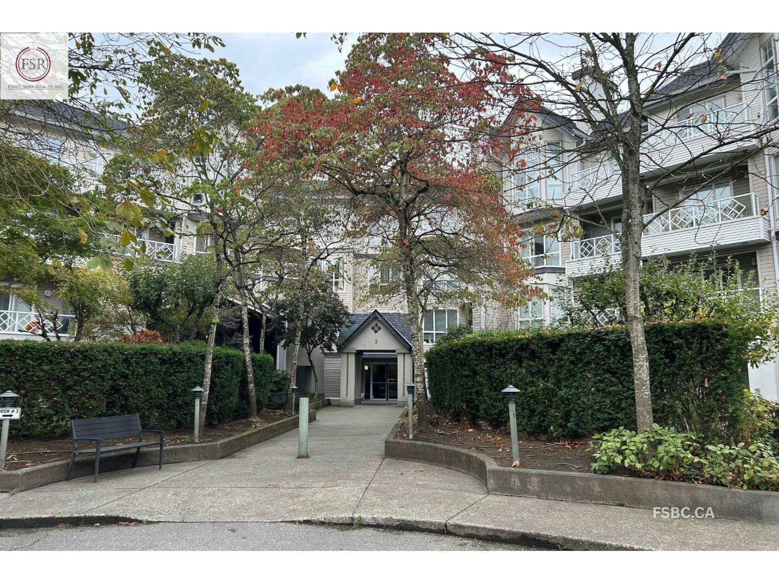 9979 140 Street, Surrey, BC, V3T 5W2 1