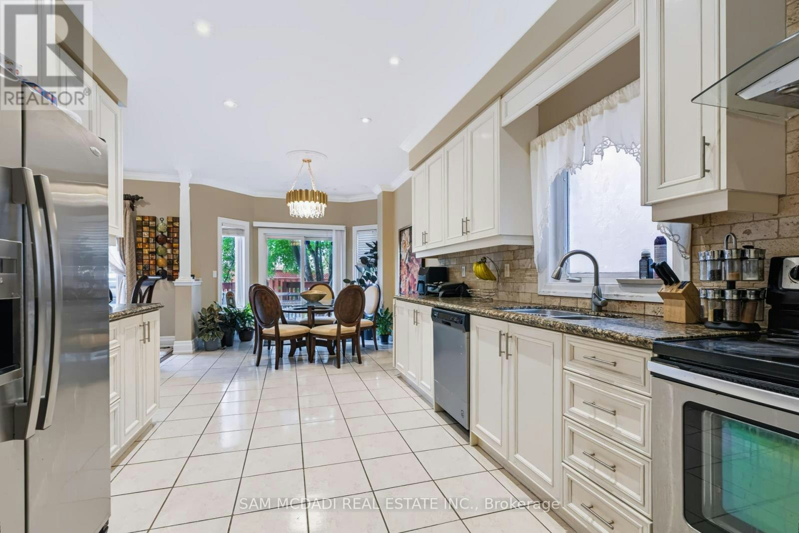 7562 Magistrate Terrace, Mississauga, ON, L5W 1L3 - 8