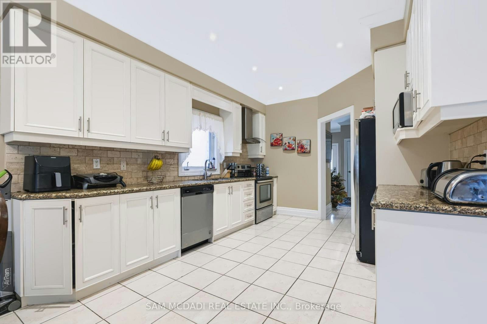 7562 Magistrate Terrace, Mississauga, ON, L5W 1L3 - 9