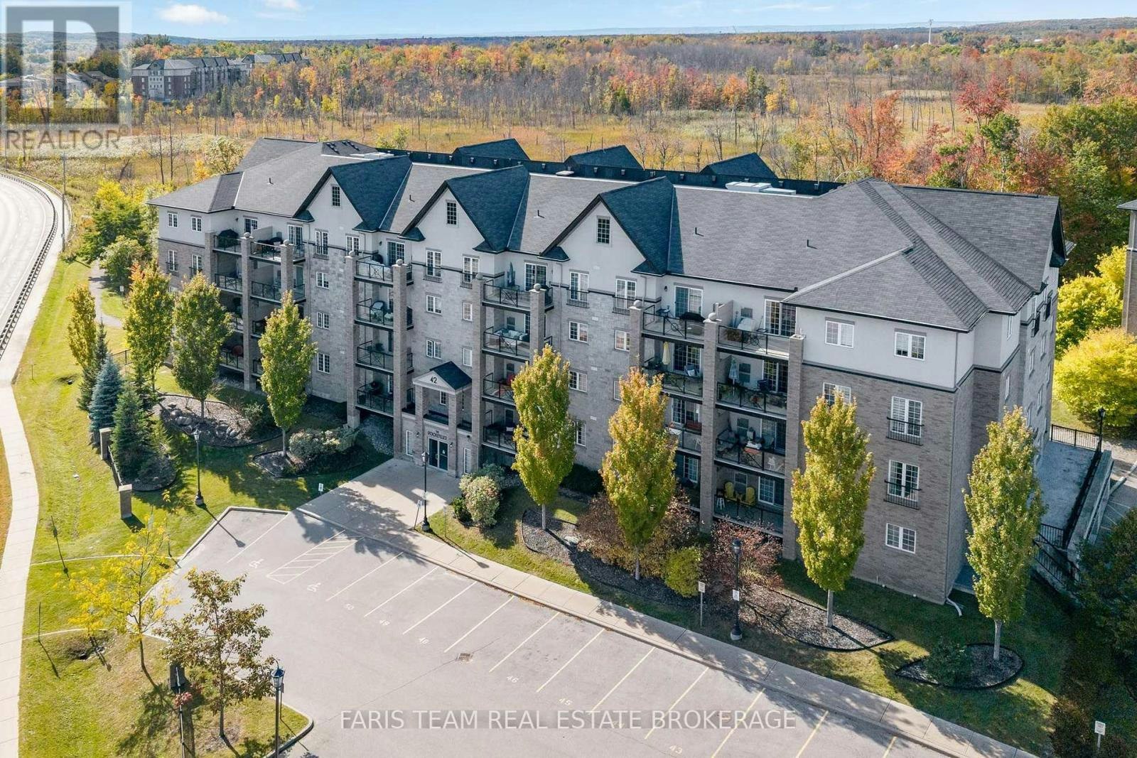 212-42 Ferndale Drive S, Barrie, ON, L4N 2M5