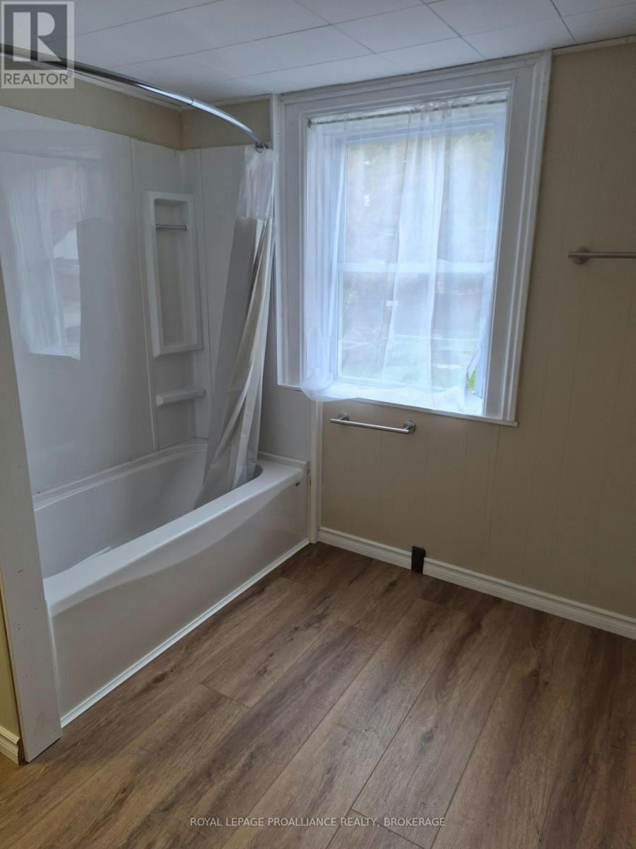 7 Dales Avenue, Brockville, ON, K6V 5G9 - 10