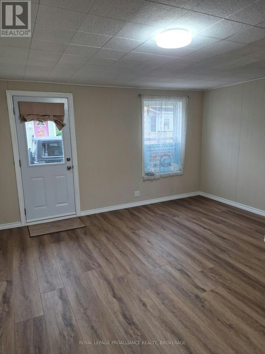7 Dales Avenue, Brockville, ON, K6V 5G9 - 2