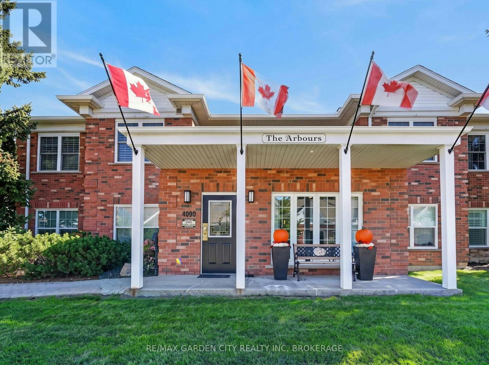107-4090 John Charles Boulevard, Lincoln, ON, L0R 2C0