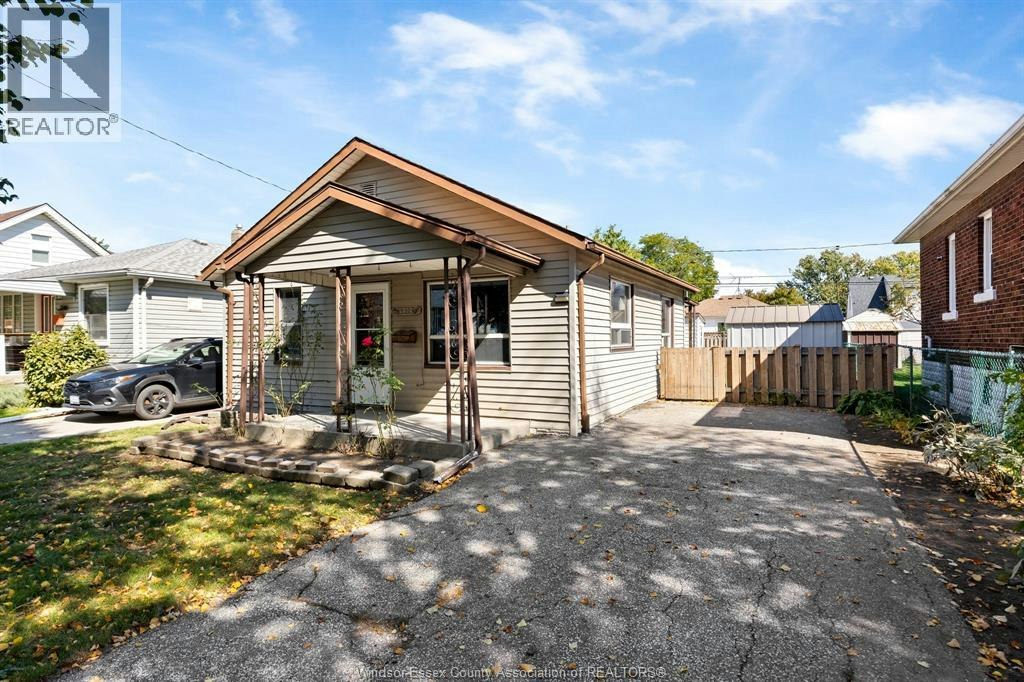 2352 Chandler, Windsor, ON, N8W 4A6
